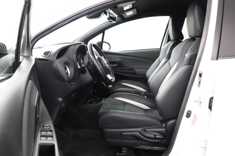 Toyota Yaris - 1.5 Hybrid GR-Sport 17