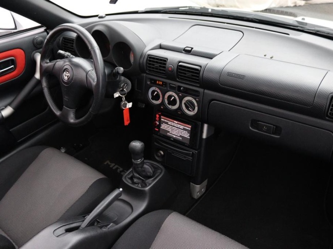 Toyota MR 2 - 1.8-16v VVT-i