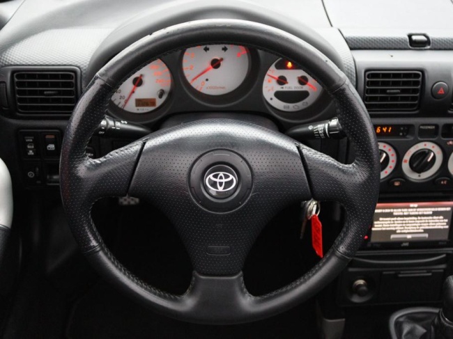 Toyota MR 2 - 1.8-16v VVT-i