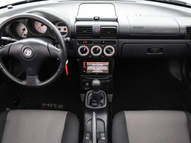 Toyota MR 2 - 1.8-16v VVT-i