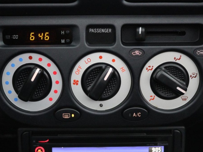 Toyota MR 2 - 1.8-16v VVT-i