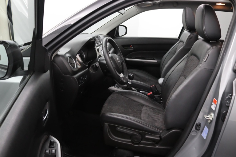 Suzuki Vitara - 1.4 Boosterjet Style Smart Hybrid 9