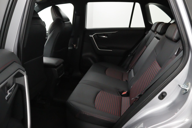 Suzuki Across - 2.5 Plug-in Hybrid Style Business 11