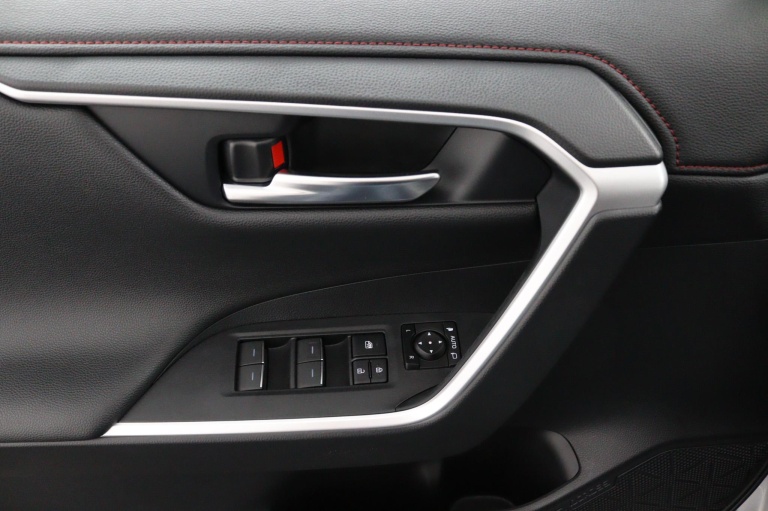 Suzuki Across - 2.5 Plug-in Hybrid Style Business 32
