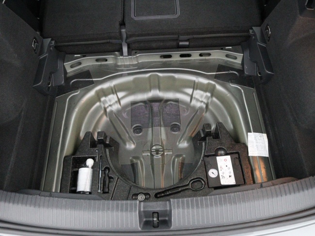 Volkswagen T-Roc - 1.5 TSI Sport Business R