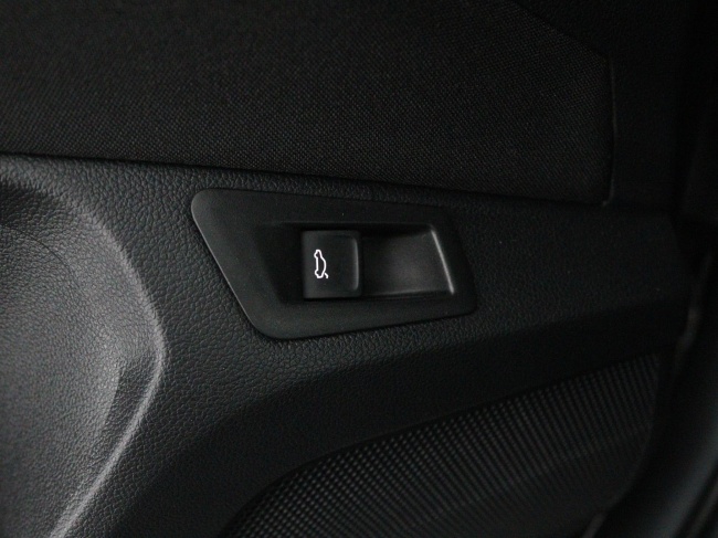 Volkswagen T-Roc - 1.5 TSI Sport Business R