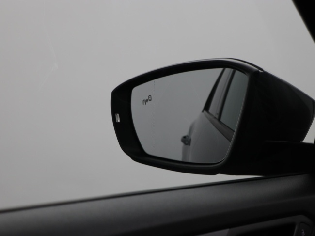 Volkswagen T-Roc - 1.5 TSI Sport Business R