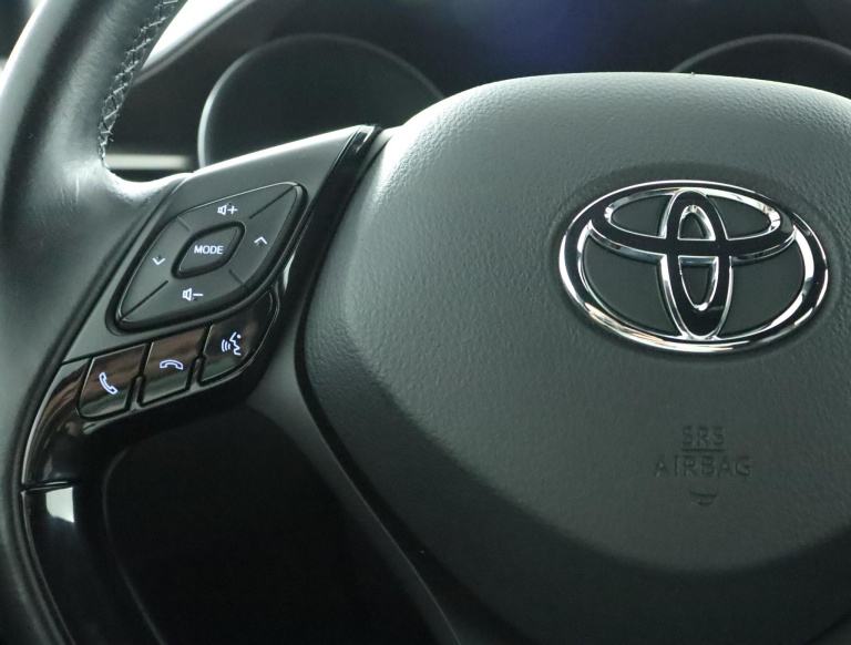 Toyota C-HR - 1.8 Hybrid Executive 19