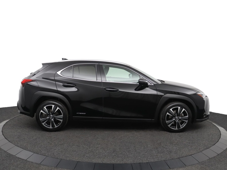 Lexus UX - 250h Preference Line 13