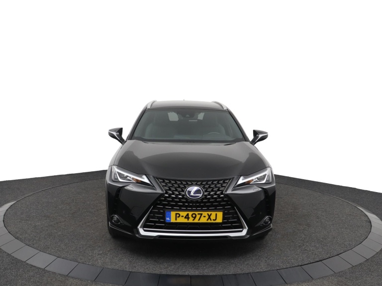 Lexus UX - 250h Preference Line 16