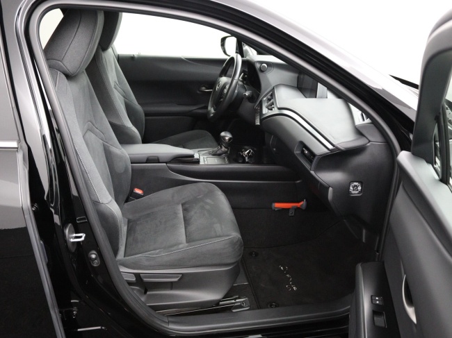 Lexus UX - 250h Preference Line