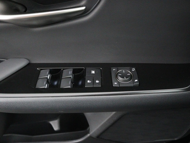 Lexus UX - 250h Preference Line