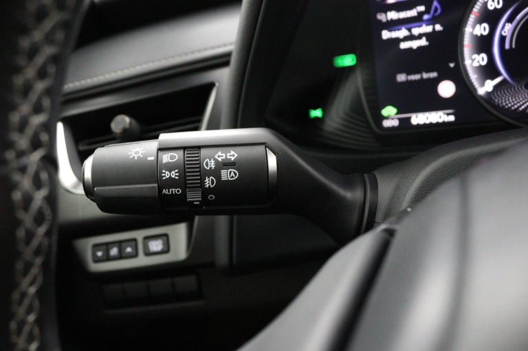 Lexus UX - 250h Preference Line 30