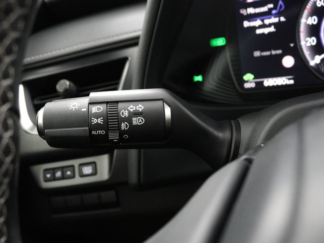 Lexus UX - 250h Preference Line