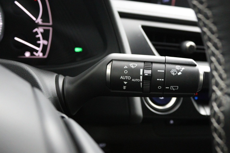 Lexus UX - 250h Preference Line 31