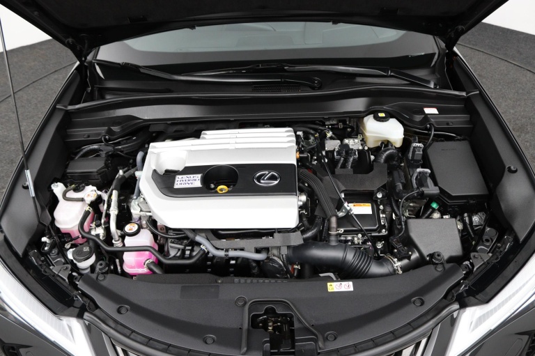 Lexus UX - 250h Preference Line 34
