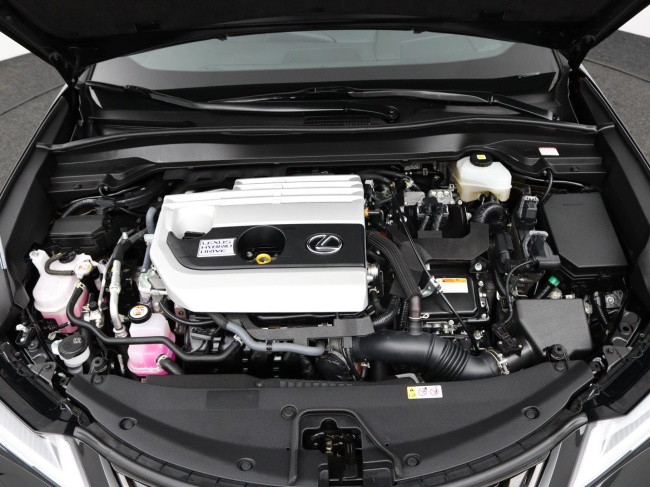 Lexus UX - 250h Preference Line