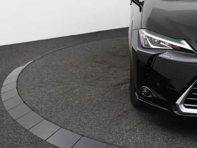 Lexus UX - 250h Preference Line