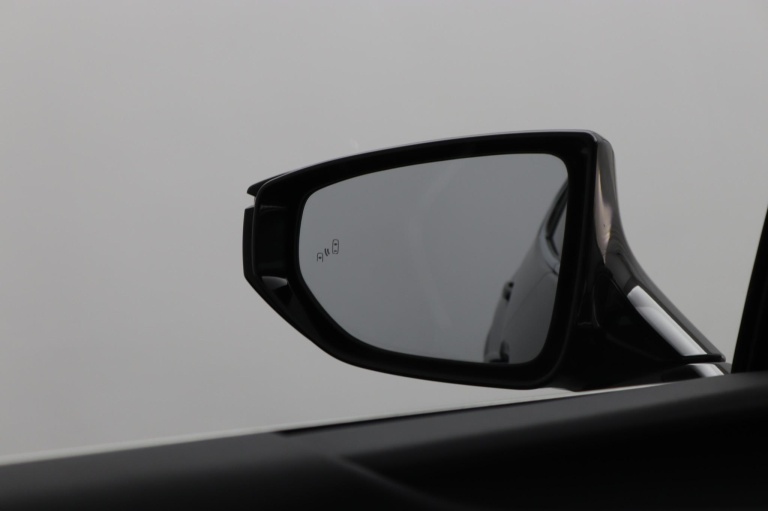 Lexus UX - 250h Preference Line 36