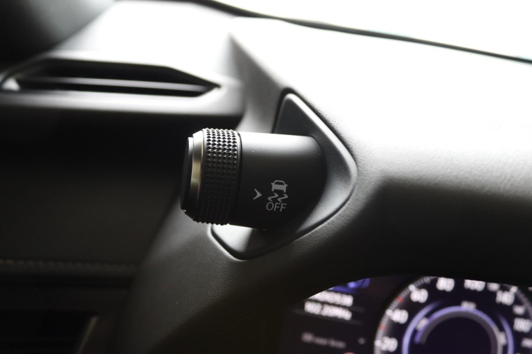 Lexus UX - 250h Preference Line 38
