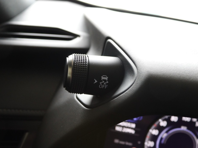 Lexus UX - 250h Preference Line