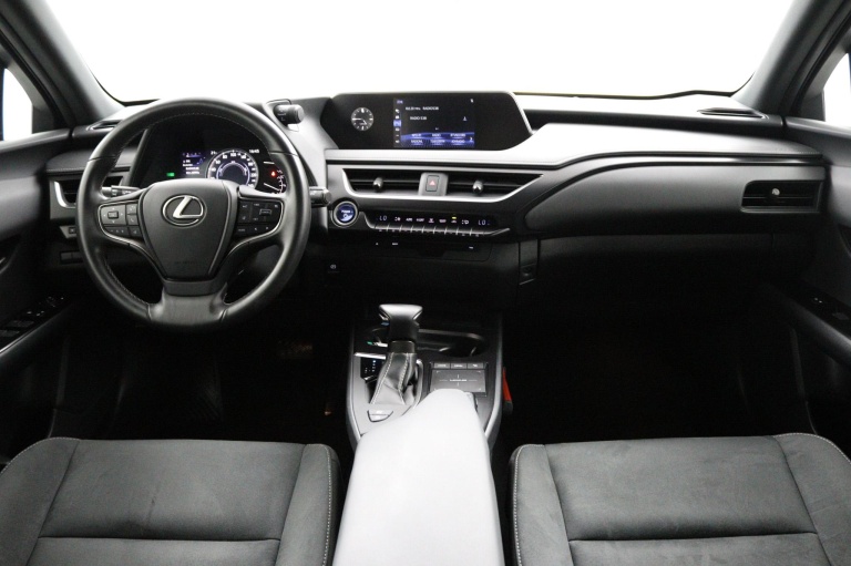 Lexus UX - 250h Preference Line 4