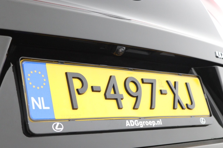 Lexus UX - 250h Preference Line 40
