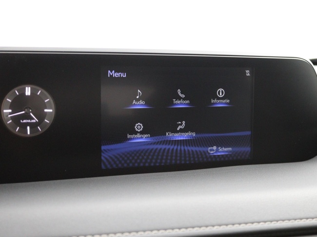 Lexus UX - 250h Preference Line