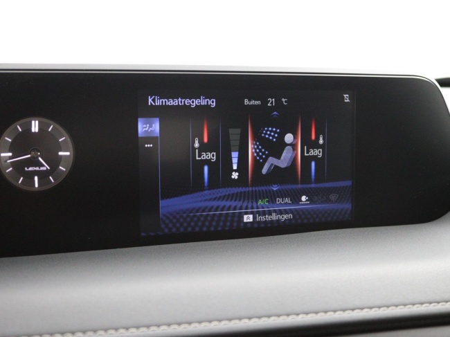 Lexus UX - 250h Preference Line