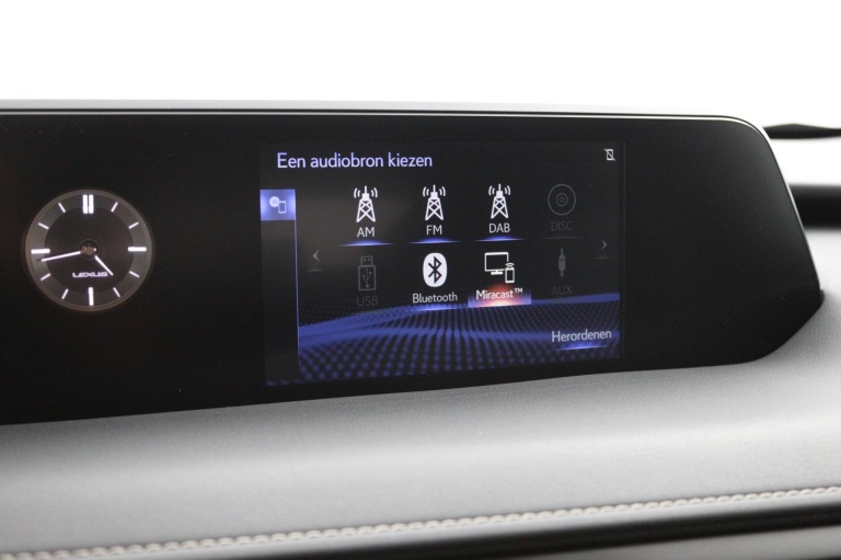 Lexus UX - 250h Preference Line 47