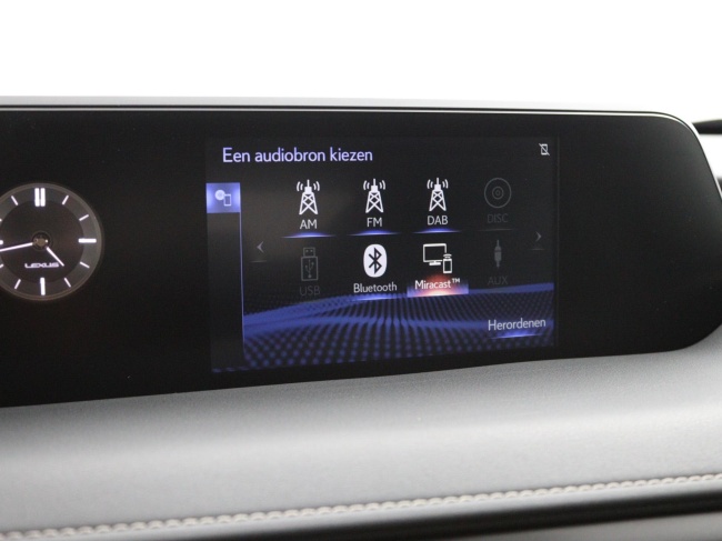 Lexus UX - 250h Preference Line