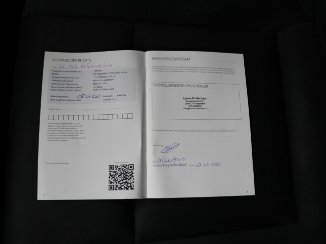 Lexus UX - 250h Preference Line