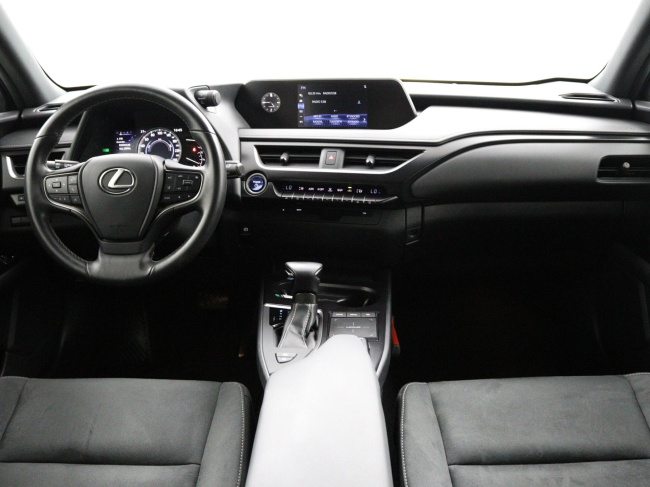 Lexus UX - 250h Preference Line