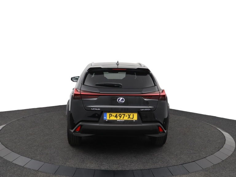Lexus UX - 250h Preference Line 51