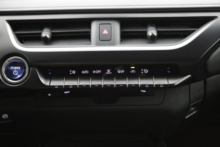 Lexus UX - 250h Preference Line 7