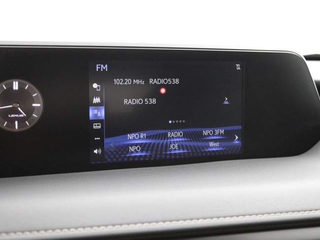 Lexus UX - 250h Preference Line