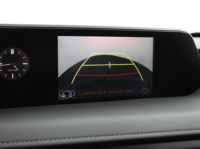 Lexus UX - 250h Preference Line