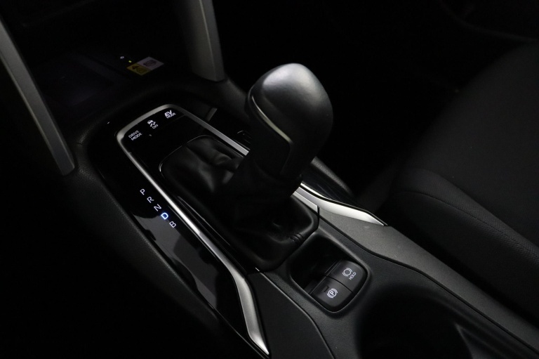 Toyota Corolla Cross - Hybrid 140 Style 24