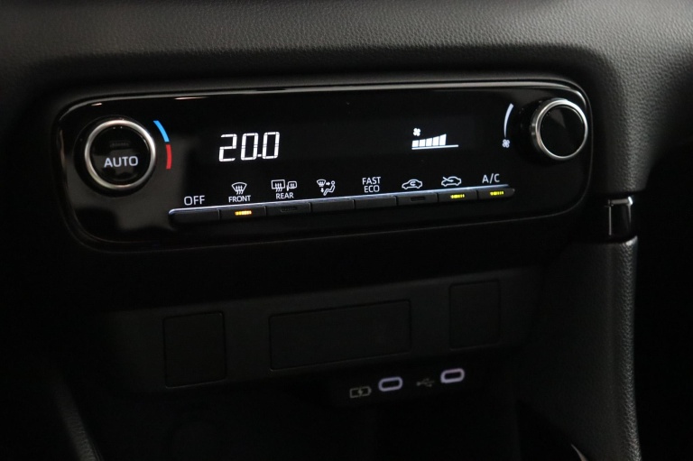 Toyota Yaris - 1.5 Hybrid 115 First Edition 7