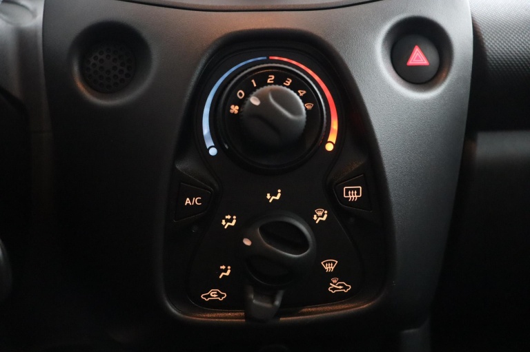 Toyota Aygo - 1.0 VVT-i x-fun 15