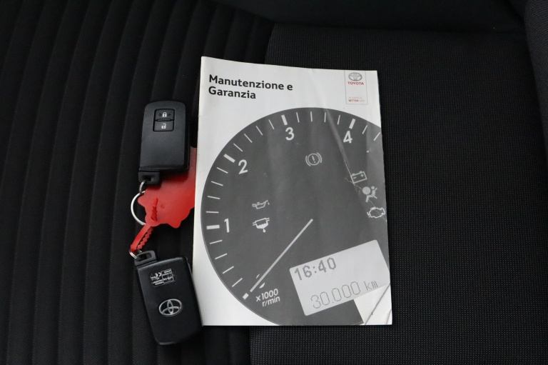 Toyota Yaris - 1.5 Hybrid Volcano Edition 11