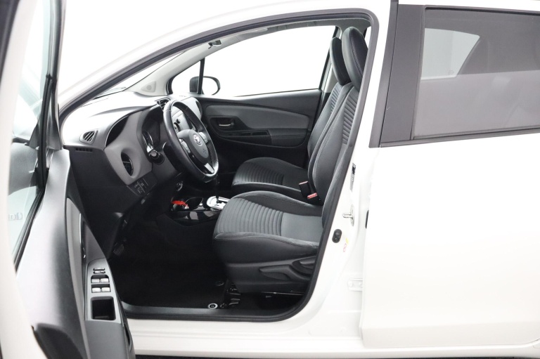 Toyota Yaris - 1.5 Hybrid Volcano Edition 17