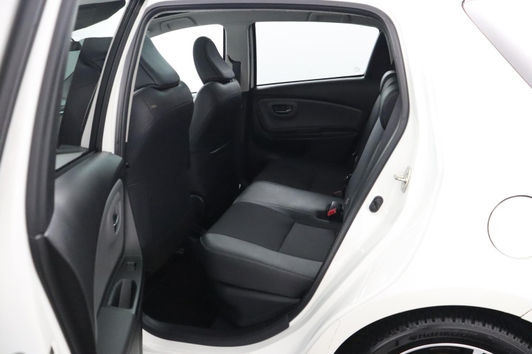 Toyota Yaris - 1.5 Hybrid Volcano Edition 18