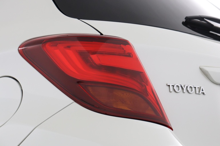Toyota Yaris - 1.5 Hybrid Volcano Edition 38