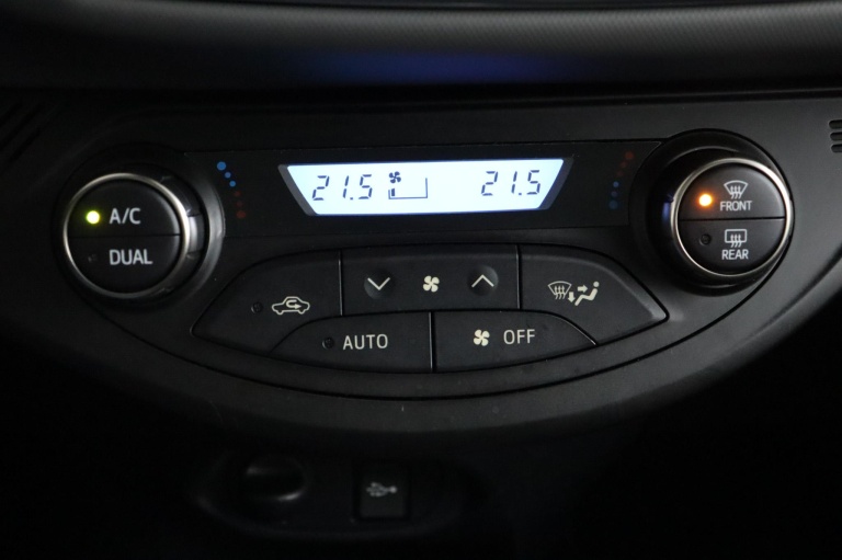 Toyota Yaris - 1.5 Hybrid Volcano Edition 7