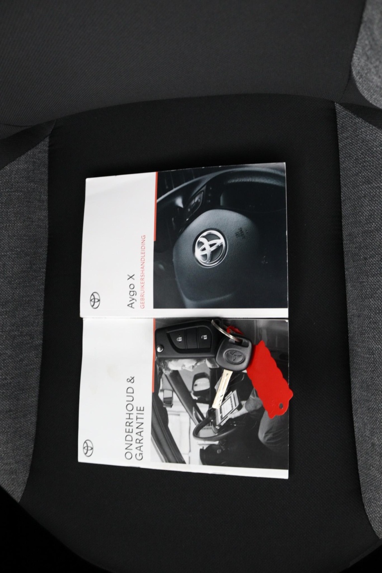 Toyota Aygo X - 1.0 VVT-i S-CVT first 12