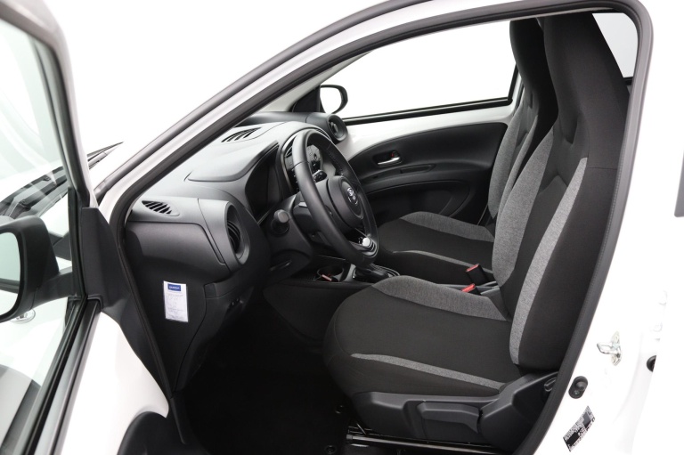 Toyota Aygo X - 1.0 VVT-i S-CVT first 17