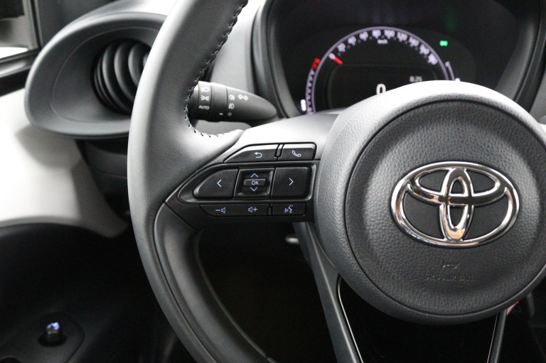 Toyota Aygo X - 1.0 VVT-i S-CVT first 19