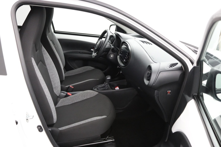 Toyota Aygo X - 1.0 VVT-i S-CVT first 22