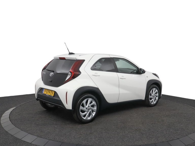 Toyota Aygo X - 1.0 VVT-i S-CVT first 3